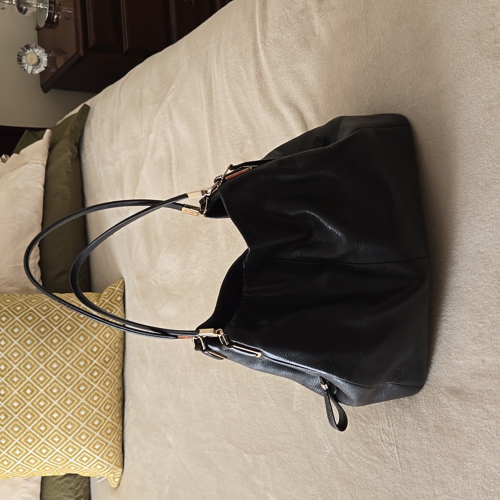 COACH || Black Hobo Bag 26224